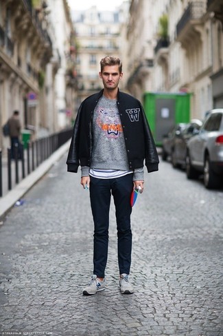 Welche Chinohosen mit grauer niedriger Sneakers zu tragen – 297 Herren Outfits