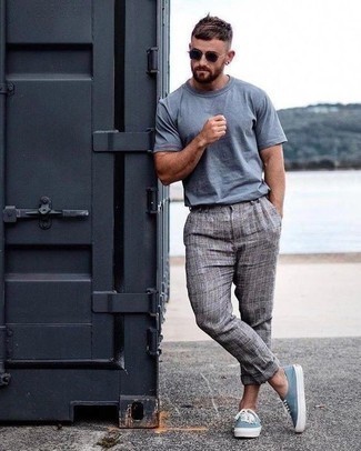 20 Jährige: Graue Chinohose mit Schottenmuster kombinieren – 24 Herren Outfits heiß Wetter