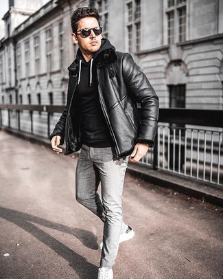 20 Jährige: Graue Chinohose mit Schottenmuster kombinieren – 43 Herbst Herren Outfits