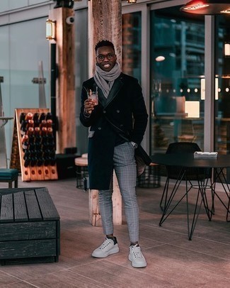 20 Jährige: Graue Chinohose mit Schottenmuster kombinieren – 43 Herbst Herren Outfits