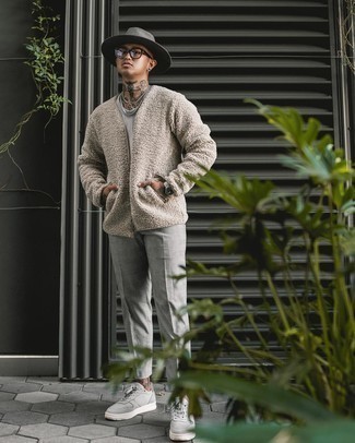 Graue Chinohose mit Schottenmuster kombinieren – 136 Herbst Herren Outfits