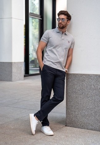 Welche Chinohosen mit grauen Polohemdes zu tragen – 122 Herren Outfits