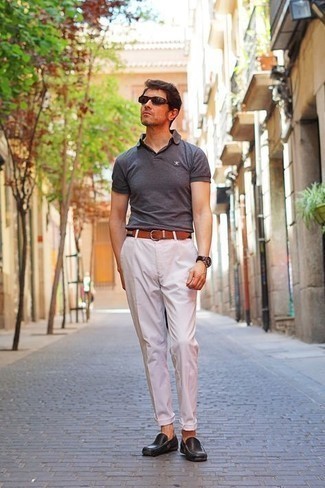 Welche Chinohosen mit grauen Polohemdes zu tragen – 122 Herren Outfits