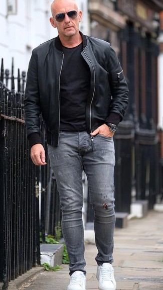Graue enge Jeans mit Destroyed-Effekten kombinieren – 218 Herren Outfits