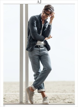Welche T-Shirts mit einem Rundhalsausschnitt mit grauer enger Jeans zu tragen – 221 Herren Outfits