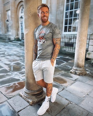 Graue Sportshorts kombinieren – 91 Herren Outfits