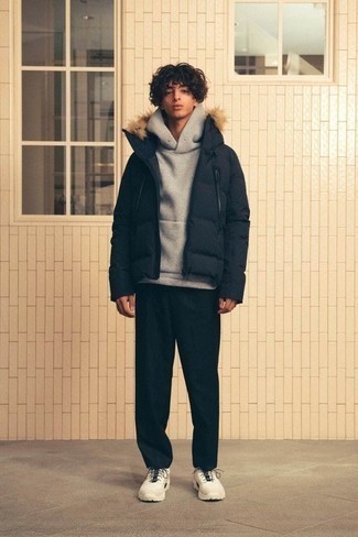 Teenager: Wie grauen Pullover mit schwarzer Hose zu kombinieren – 44 Herren Outfits
