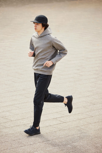 Teenager: Wie grauen Pullover mit schwarzer Hose zu kombinieren – 44 Herren Outfits