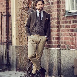 Welche Chinohosen mit grauen Pullunders zu tragen – 45 Herbst Herren Outfits