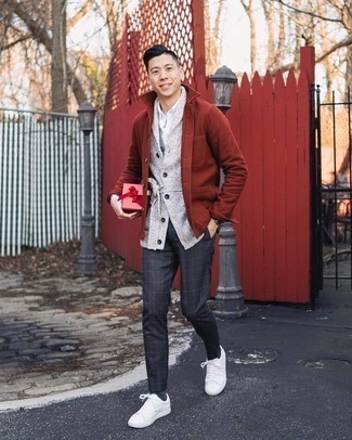 Welche Chinohosen mit grauen Pullunders zu tragen – 45 Herbst Herren Outfits