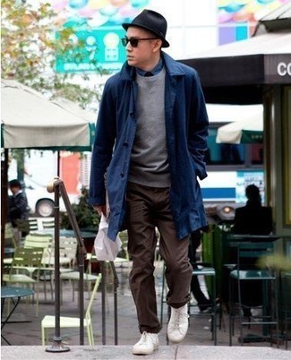 Welche Chinohosen mit grauen Pullunders zu tragen – 45 Herbst Herren Outfits