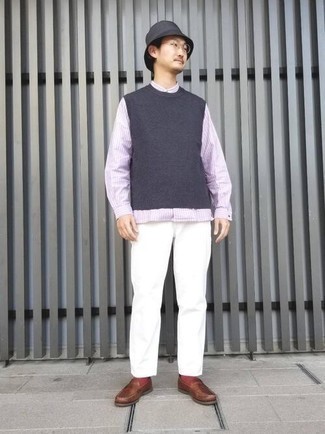 Welche Chinohosen mit grauen Pullunders zu tragen – 4 Frühling Herren Outfits