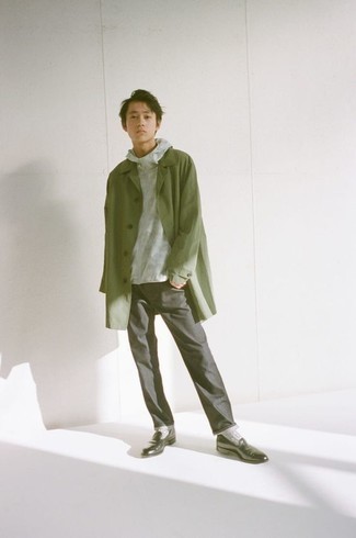 Grauen Mit Batikmuster Pullover mit einem Kapuze kombinieren – 7 Herren Outfits