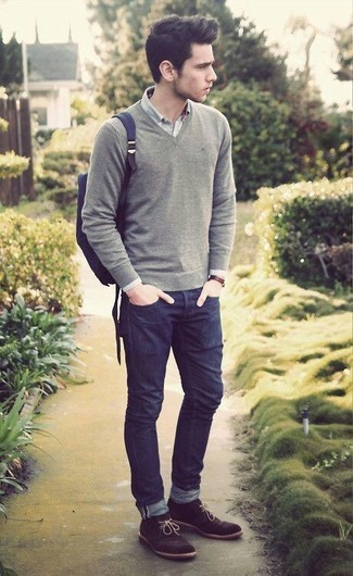 Grauen Pullover mit einem V-Ausschnitt kombinieren – 165 Herren Outfits