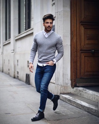 Grauen Pullover mit einem V-Ausschnitt kombinieren – 165 Herren Outfits