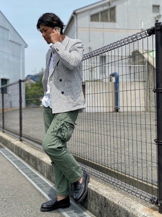 Graues vertikal gestreiftes Zweireiher-Sakko kombinieren – 24 Herren Outfits