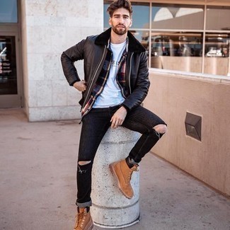 Lässige Herbst Outfits Herren 2024: Entscheiden Sie sich für Komfort in einer schwarzen Harrington-Jacke aus Leder und schwarzen Jeans mit Destroyed-Effekten. Suchen Sie nach leichtem Schuhwerk? Entscheiden Sie sich für rotbraunen Lederarbeitsstiefel für den Tag. So ist das Outfit vollkommen übergangstauglich.