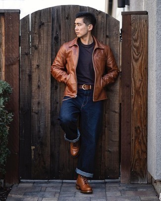 Harrington-Jacke kombinieren – 500+ Casual Herren Outfits warm Wetter: Tragen Sie eine Harrington-Jacke und dunkelblauen Jeans für ein großartiges Wochenend-Outfit. Fühlen Sie sich ideenreich? Ergänzen Sie Ihr Outfit mit einer braunen Lederfreizeitstiefeln.