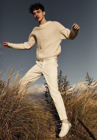 hellbeige Pullover mit einem Rundhalsausschnitt von Esprit