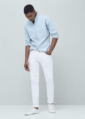 20 Jährige: Wie Jeans mit Langarmhemdes zu kombinieren – 500+ Herren Outfits: Entscheiden Sie sich für ein Langarmhemd und Jeans für ein bequemes Outfit, das außerdem gut zusammen passt. Weiße Segeltuch niedrige Sneakers sind eine gute Wahl, um dieses Outfit zu vervollständigen.