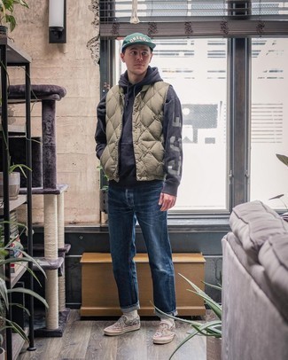Wie Pullover mit einem Kapuze mit ärmelloser Jacke zu kombinieren – 152 Herren Outfits