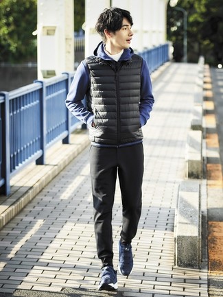 Wie Pullover mit einem Kapuze mit ärmelloser Jacke zu kombinieren – 152 Herren Outfits