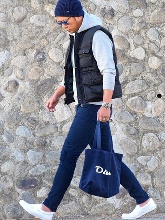 Wie Pullover mit einem Kapuze mit ärmelloser Jacke zu kombinieren – 152 Herren Outfits