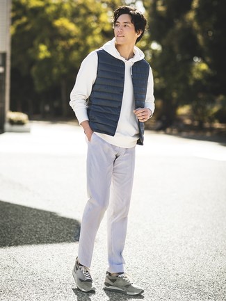 Wie Pullover mit einem Kapuze mit ärmelloser Jacke zu kombinieren – 152 Herren Outfits
