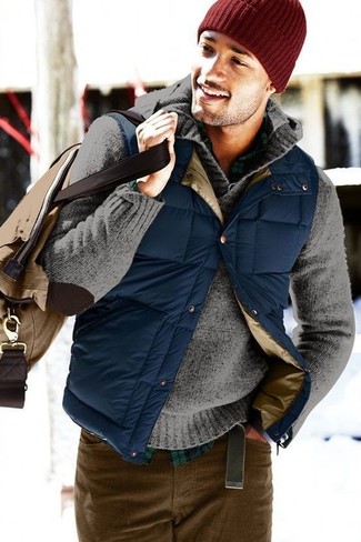 Wie Pullover mit einem Kapuze mit ärmelloser Jacke zu kombinieren – 152 Herren Outfits