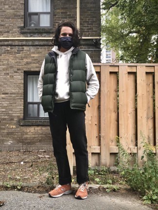 Wie Pullover mit einem Kapuze mit ärmelloser Jacke zu kombinieren – 152 Herren Outfits