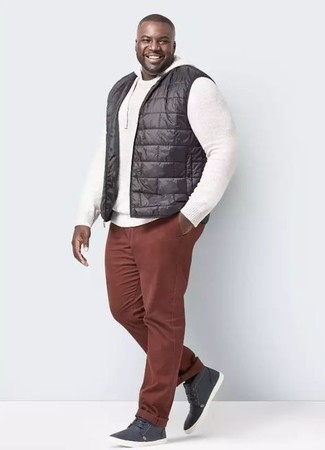 Wie Pullover mit einem Kapuze mit ärmelloser Jacke zu kombinieren – 152 Herren Outfits