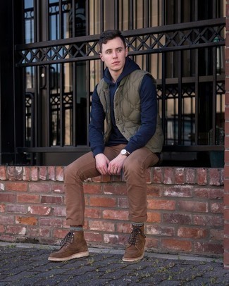 Wie Pullover mit einem Kapuze mit ärmelloser Jacke zu kombinieren – 152 Herren Outfits