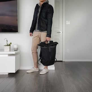 Wie Pullover mit einem Kapuze mit ärmelloser Jacke zu kombinieren – 152 Herren Outfits