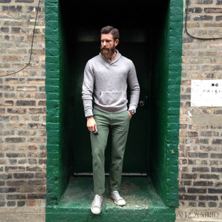 Wie Pullover mit einem Kapuze mit hoher Sneakers zu kombinieren – 411 Herren Outfits