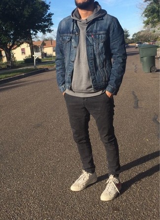 Wie Pullover mit einem Kapuze mit hoher Sneakers zu kombinieren – 411 Herren Outfits