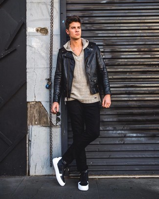 Wie Pullover mit einem Kapuze mit hoher Sneakers zu kombinieren – 199 Herbst Herren Outfits