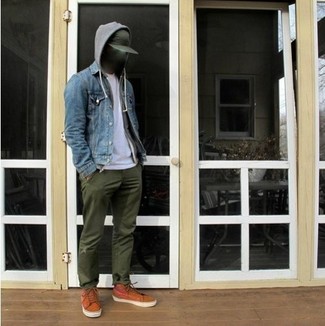 Wie Pullover mit einem Kapuze mit hoher Sneakers zu kombinieren – 411 Herren Outfits