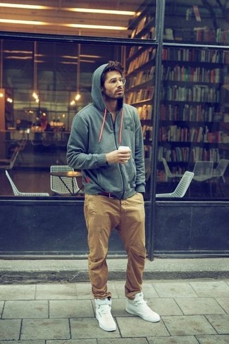 Wie Pullover mit einem Kapuze mit hoher Sneakers zu kombinieren – 411 Herren Outfits