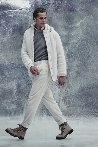 40 Jährige: Wie Pullover mit einem Kapuze mit Langarmhemdes zu kombinieren – 8 Herren Outfits
