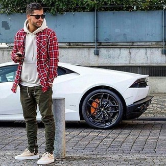 Wie Pullover mit einem Kapuze mit Langarmhemdes zu kombinieren – 288 Herren Outfits