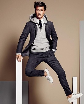 Wie Pullover mit einem Kapuze mit Langarmhemdes zu kombinieren – 288 Herren Outfits