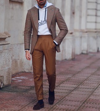 40 Jährige: Wie Pullover mit einem Kapuze mit Langarmhemdes zu kombinieren – 8 Herren Outfits