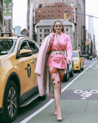 Fuchsia Shorts kombinieren – 2 Frühling Damen Outfits