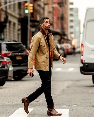 Braune Chelsea Boots aus Leder kombinieren – 500+ Herren Outfits: Kombinieren Sie eine beige Jacke mit einer Kentkragen und Knöpfen mit schwarzen Jeans für einen bequemen Alltags-Look. Entscheiden Sie sich für braunen Chelsea Boots aus Leder, um Ihr Modebewusstsein zu zeigen.