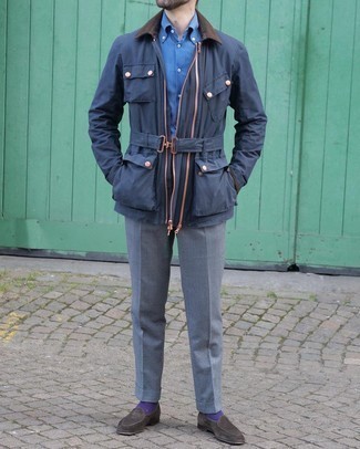 dunkelblaue Jacke mit einer Kentkragen und Knöpfen von Carl Gross