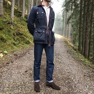 dunkelblaue Jacke mit einer Kentkragen und Knöpfen von Daniel Hechter