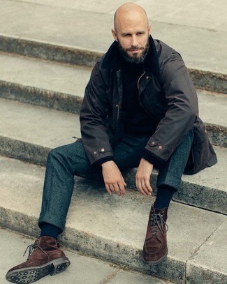 Braune Wildlederfreizeitstiefel kombinieren – 593+ Herren Outfits: Kombinieren Sie eine dunkelbraune Jacke mit einer Kentkragen und Knöpfen mit einer dunkelgrauen Wollanzughose für einen stilvollen, eleganten Look. Fühlen Sie sich mutig? Entscheiden Sie sich für eine braune Wildlederfreizeitstiefel.