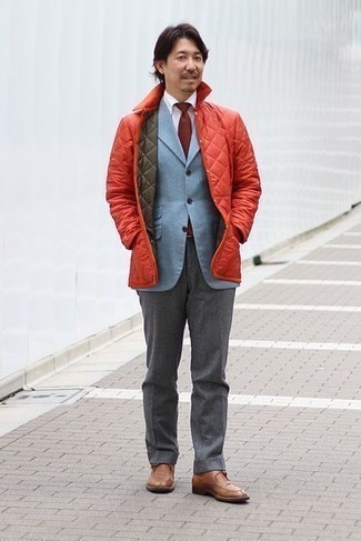 Rote Krawatte kombinieren – 500+ Herren Outfits: Paaren Sie eine rote Jacke mit einer Kentkragen und Knöpfen mit einer roten Krawatte für einen stilvollen, eleganten Look. Ergänzen Sie Ihr Look mit braunen Monks aus Leder.