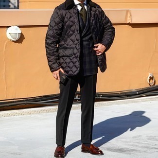 schwarze gesteppte Jacke mit einer Kentkragen und Knöpfen von Polo Ralph Lauren