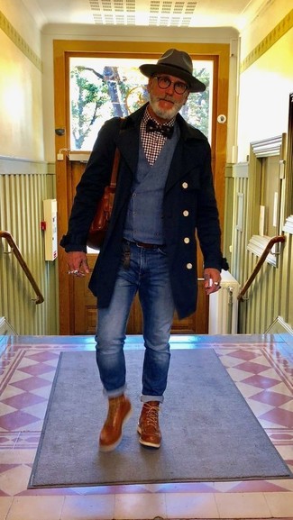 60 Jährige: Wie Jeans mit Arbeitsstiefel zu kombinieren – 3 Herren Outfits